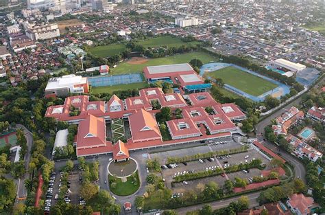 Singapore International Secondary School in Bangkok .